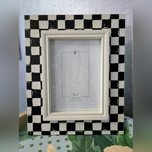Black and white checkered wooden 5x7 picture frame & tray set - Picture 3 of 9